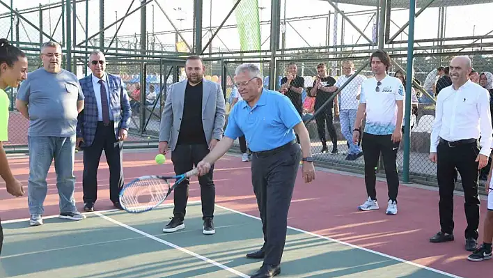 Başkan tenis oynadı