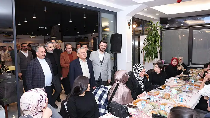 Büyükkılıç vatandaşlarla iftar yaptı