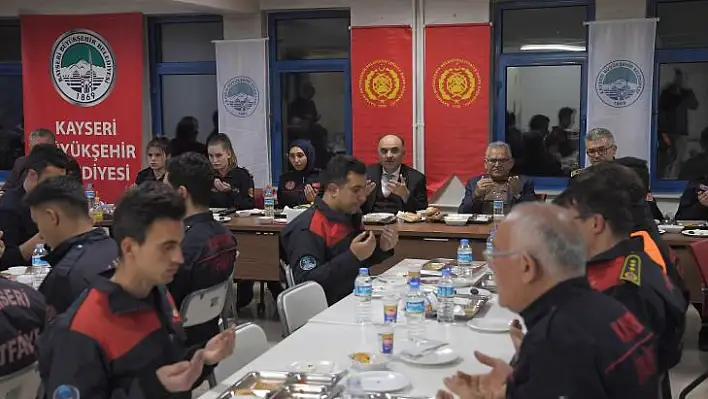 Vali ve Başkan itfaiyecilerle iftar açtı!