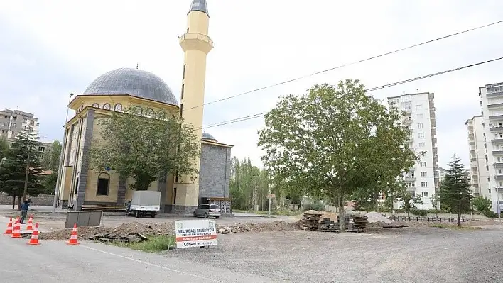 Büyükpoyraz Cami çevre düzenlemesi yapıldı
