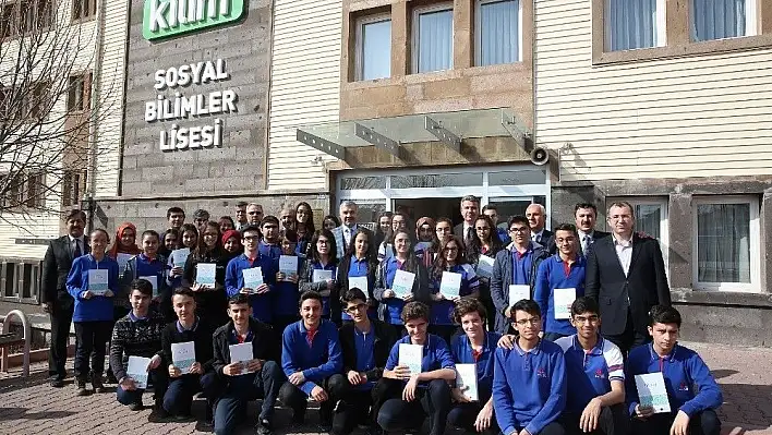 Büyükşehir Belediyesi 63 bin kitap dağıttı