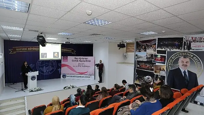 Büyükşehir Belediyesinin sağlık seminerleri devam ediyor
