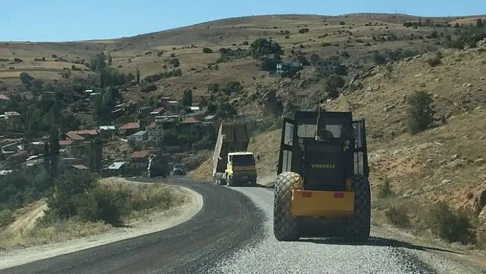 Büyükşehir'den 10 kırsal bölgede yol çalışması