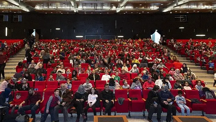 Büyükşehir'den çocuklara sirk hediyesi