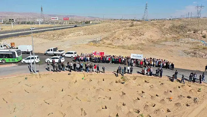 Büyükşehir'den şehitler anısına 251 fidan