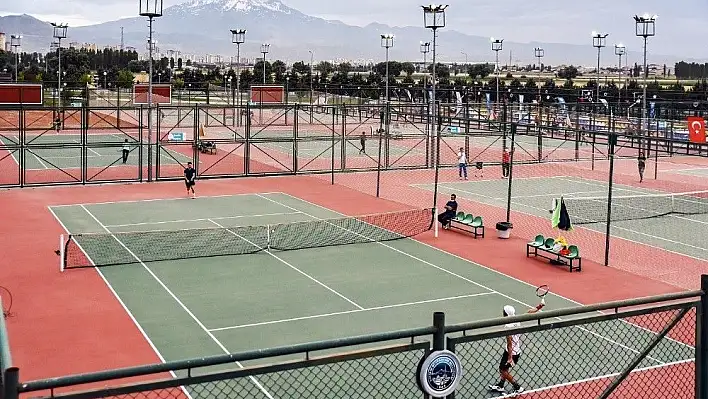 Büyükşehir'den 15 Temmuz'un anısına tenis turnuvası
