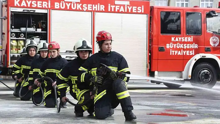 Büyükşehir İtfaiyesi'nden geleceğin kadın itfaiyecilerine zorlu eğitim