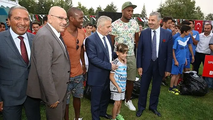 Büyükşehir sporu ve sporcuyu destekliyor