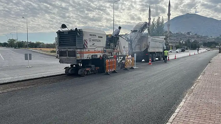 Büyükşehirden iki caddeye milyonluk asfalt yatırımı