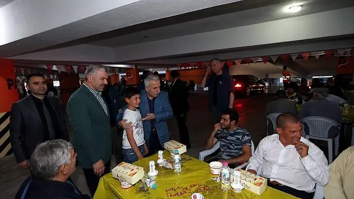 Büyükşehirden iki iftar
