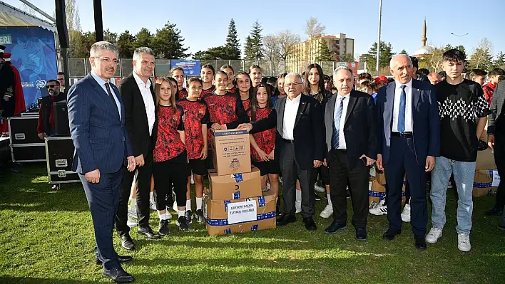 Büyükşehirden sporculara 2,8 milyonluk destek