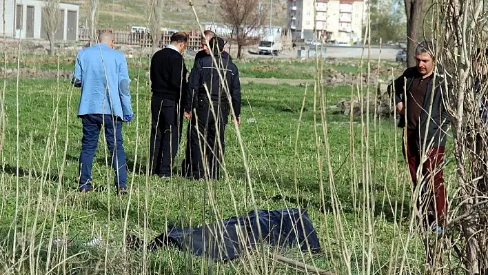 Çalıştığı tarlada hayatını kaybetti