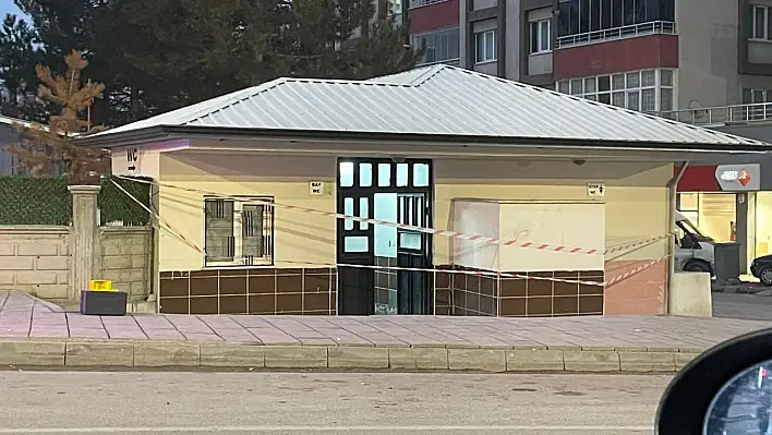 Cami tuvaletinde olay! Silahla saldırdı