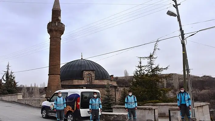 Camiler gül suyuyla yıkanıyor!