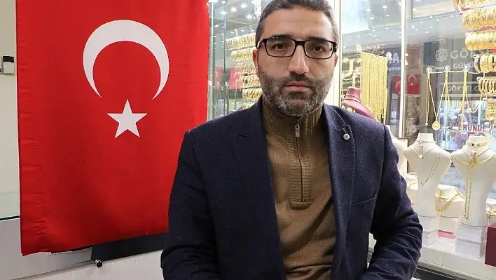 Çarşı 'Al bayrağa'  büründü
