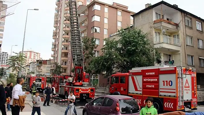 Çatı yangını itfaiye tarafından söndürüldü
