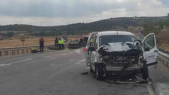 Çekerek'te kaza: Ölü ve yaralılar var