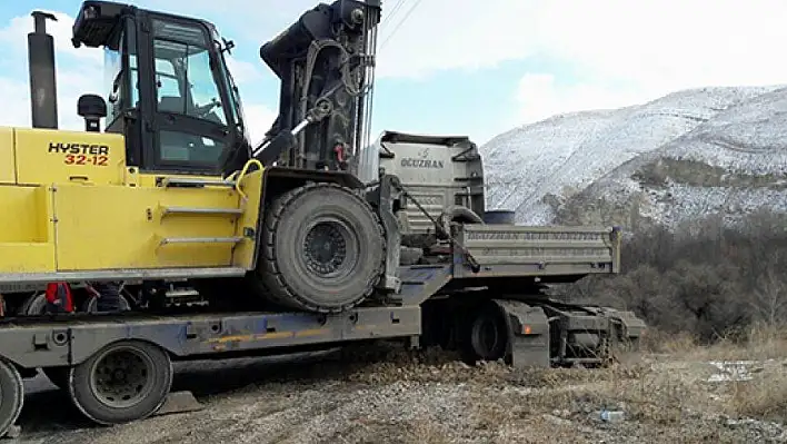 Çekiciyle polisten kaçarken uçurumun kenarında asılı kaldı