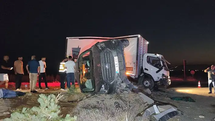 Cemel kavşağında yine kaza: 4 yaralı