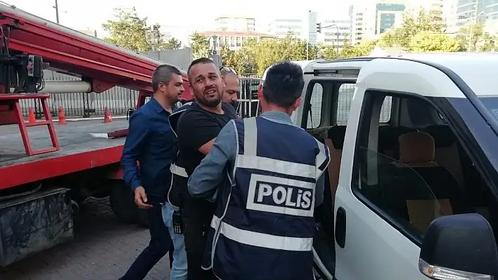 Cezaevi firarisi kombi hırsızını polis ekipleri yakaladı