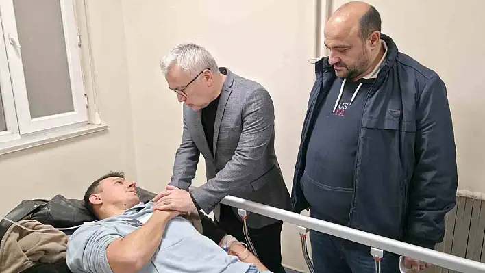 Otobüs kaza yaptı! Vali yaralıları ziyaret etti