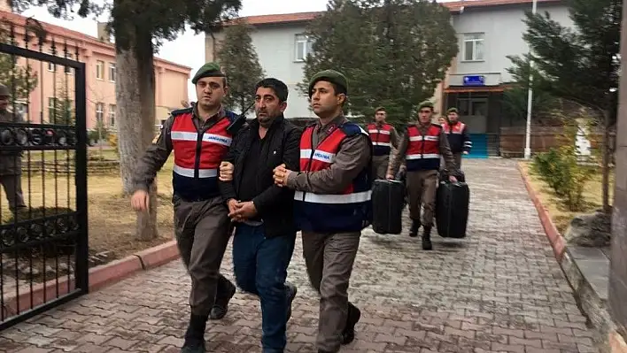 Cezaevinden izinli çıktı hırsızlık yaparken yakalandı