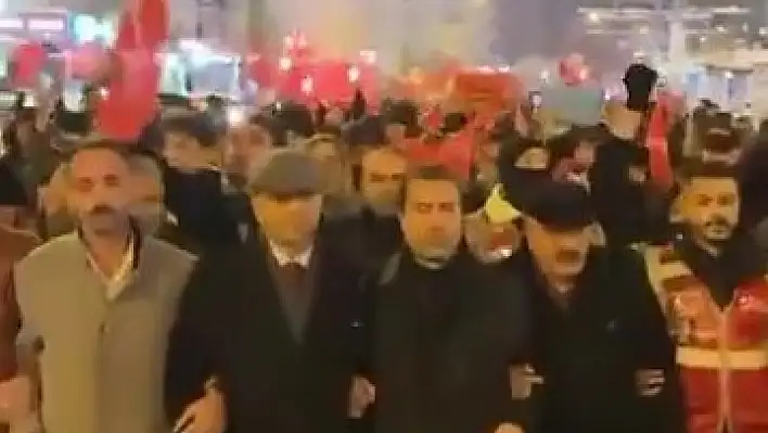 CHP akşam sokağa indi, yarın miting yapacak!