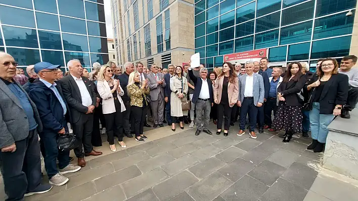 CHP'de yeni Başkan mazbatayı aldı, il binasına doğru gidiyor