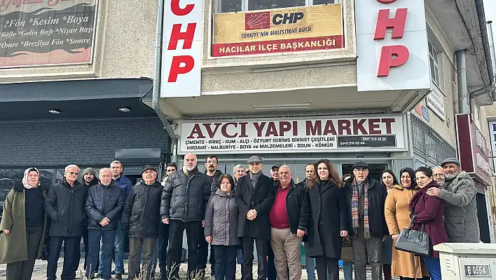 CHP'de yeni üyeler rozet taktı