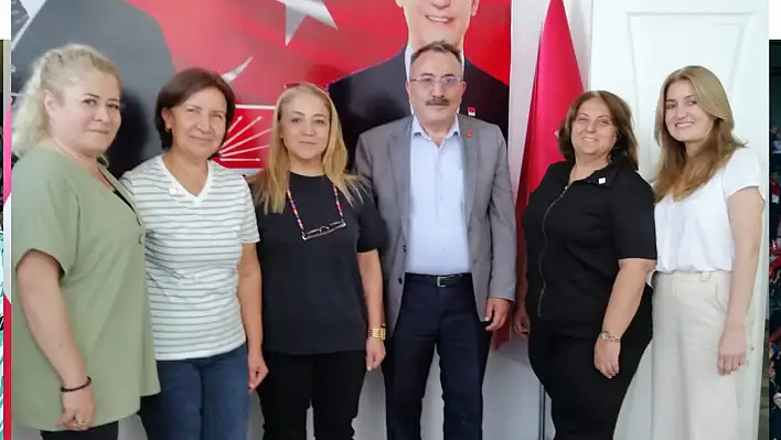 CHP'de yeni üyelerin rozetleri takıldı