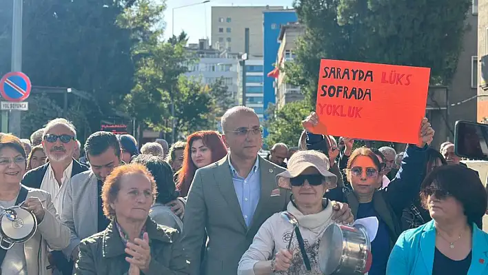 CHP Kadın Kolları boş tencerelerle sokağa çıktı!