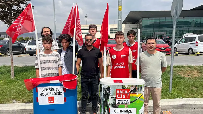 CHP üniversite öğrencilerine destek için stant kurdu