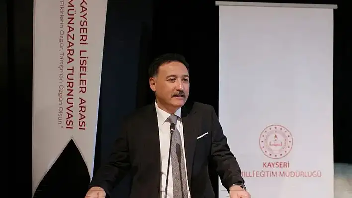 Çiçek: Büyük bir medeniyetin mirasçıları olan gençlerimiz yarınların mimarlarıdır