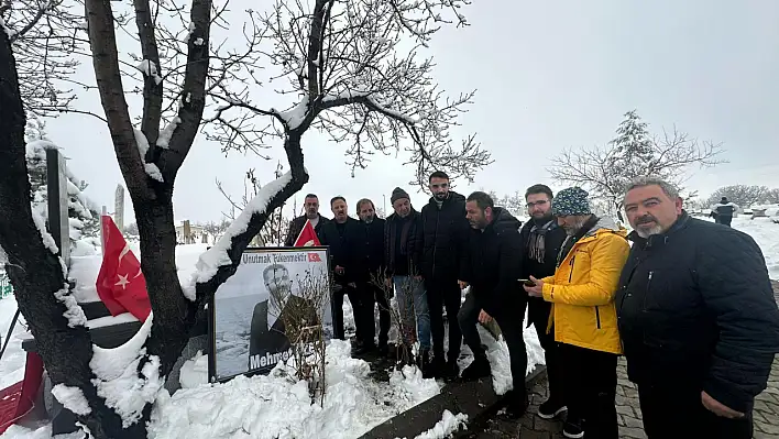 Cinayete kurban giden Ülkücü iş adamı mezarı başında anıldı