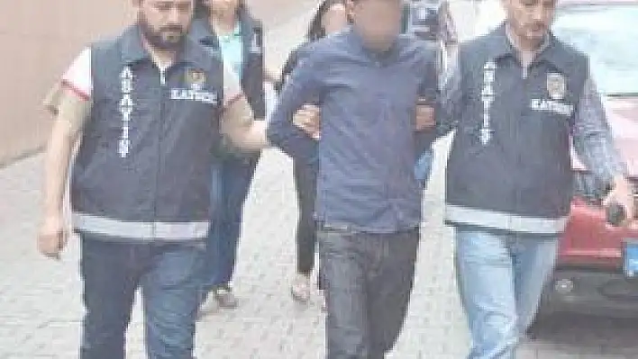 ÇOCUĞUNU DÖVEREK ÖLDÜREN ANNE VE SEVGİLİSİ TUTUKLANDI