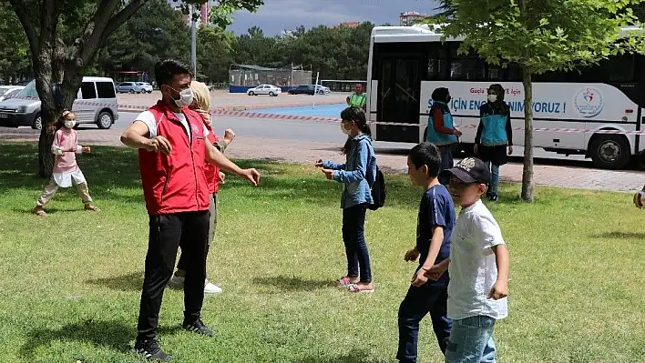 Çocuklar gönüllerince eğlendi