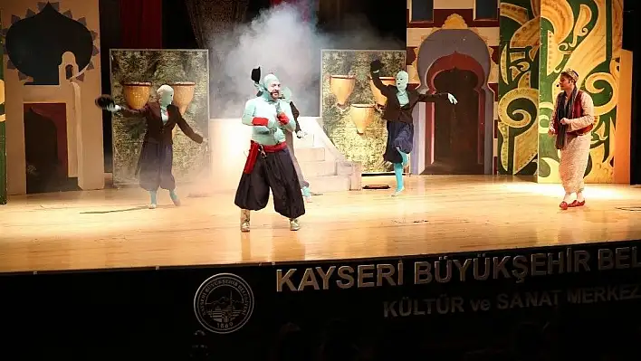 Çocuklar tiyatroyu Büyükşehir ile sevdiler