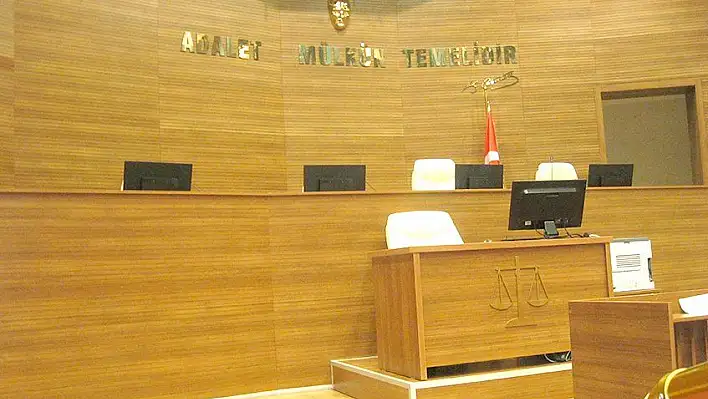 Çocukları dövüp, kuyuya atan kadın hakim karşısında