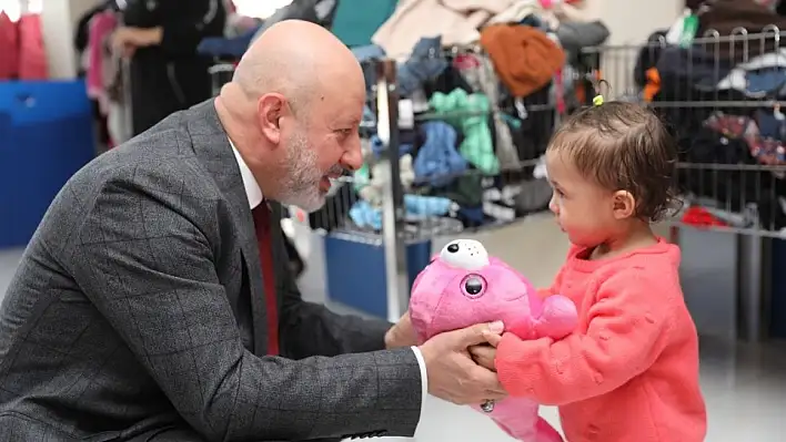 Çolakbayrakdar, depremzede ailelerle bir araya geldi