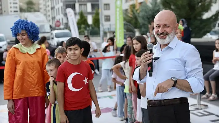 Çolakbayrakdar : 'Hedefimiz, çocuklarımızın yüzlerini güldürmektir'