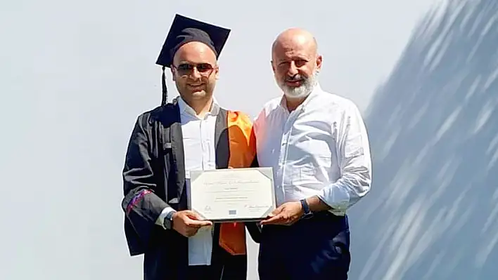 Çolakbayrakdar'ın Gurur Günü: Oğlu Mühendislik Diplomasını Aldı