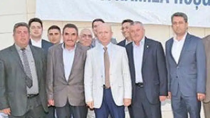 ÇOLAKBAYRAKDAR, &quotMAHALLEYİ EN İYİ MUHTAR BİLİR"