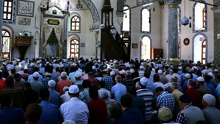 Cuma hutbesi: Allah'ı, ölümü ve ahireti unutmadan bir ömür sürelim