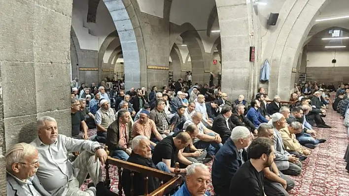 Cuma hutbesi: Düğün yapmanın da bir âdâbı vardır