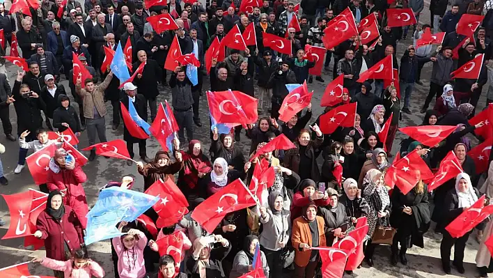 Cumhur İttifakı Sarıoğlan'da miting yaptı, adayını tanıttı!