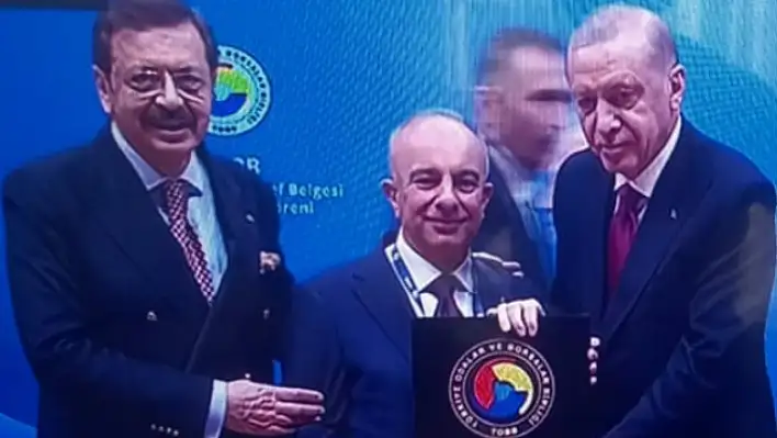 Cumhurbaşkanı Erdoğan, Kayserili Başkana plaket verdi!