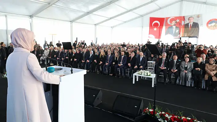 Cumhurbaşkanı'nın eşi Emine Erdoğan'dan Kayseri'deki merkeze övdü