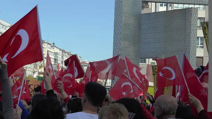 'Cumhuriyet en çok kadınların hakkıdır'