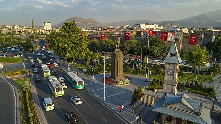 Cumhuriyet Meydanı, 3 gün belirli saatlerde araç trafiğine kapatılacak!