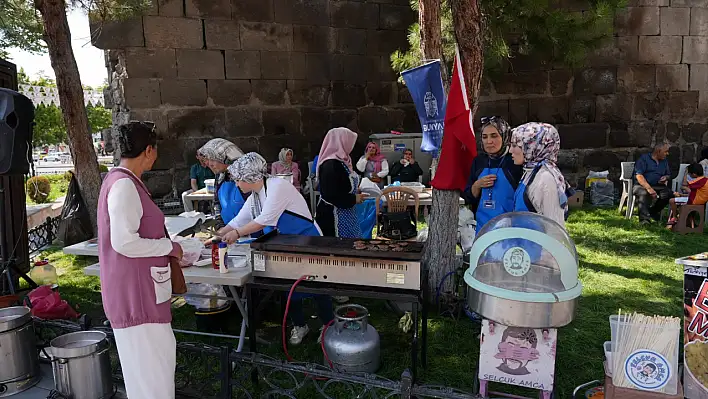 Cumhuriyet Meydanı'nda Yakup için düzenlenen organizasyona büyük ilgi